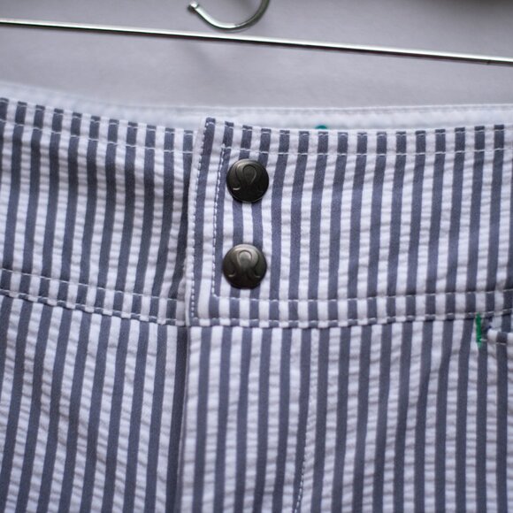 Vtg Y2k Lululemon Seersucker Beach Shorts Womens 36W Golf Bermudas Gray/White - Picture 7 of 14